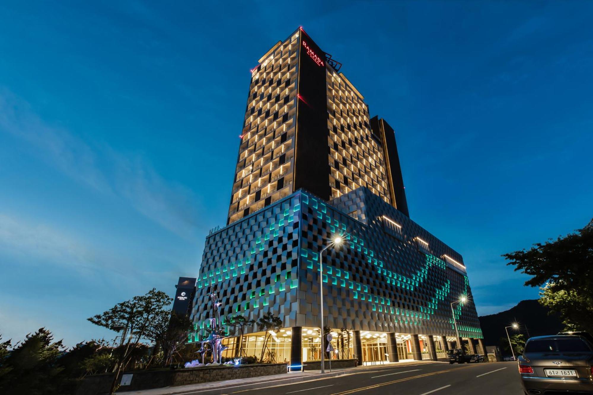 Ramada Plaza by Wyndham Dolsan Yeosu Hotel Bagian luar foto