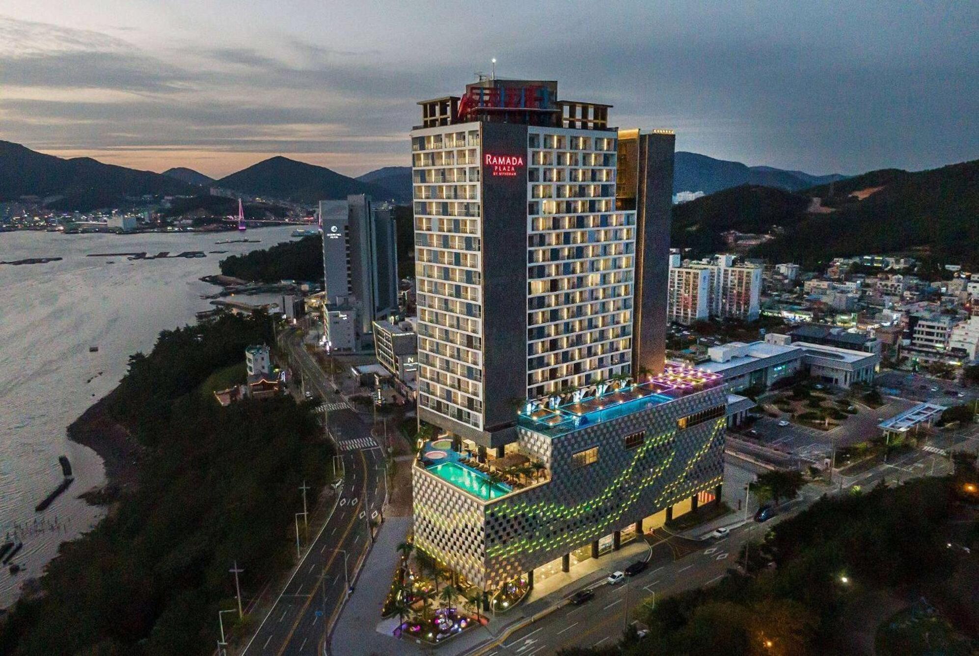 Ramada Plaza by Wyndham Dolsan Yeosu Hotel Bagian luar foto