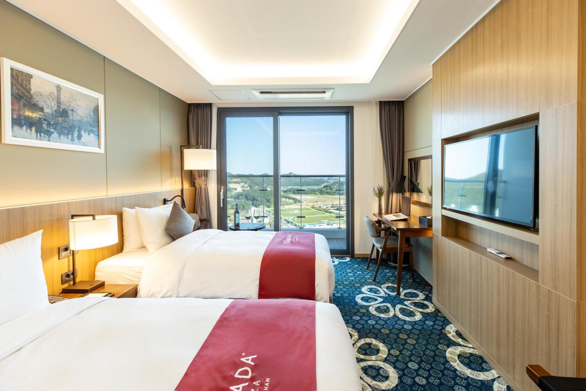 Ramada Plaza by Wyndham Dolsan Yeosu Hotel Bagian luar foto