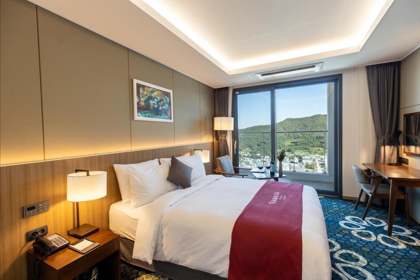 Ramada Plaza by Wyndham Dolsan Yeosu Hotel Bagian luar foto