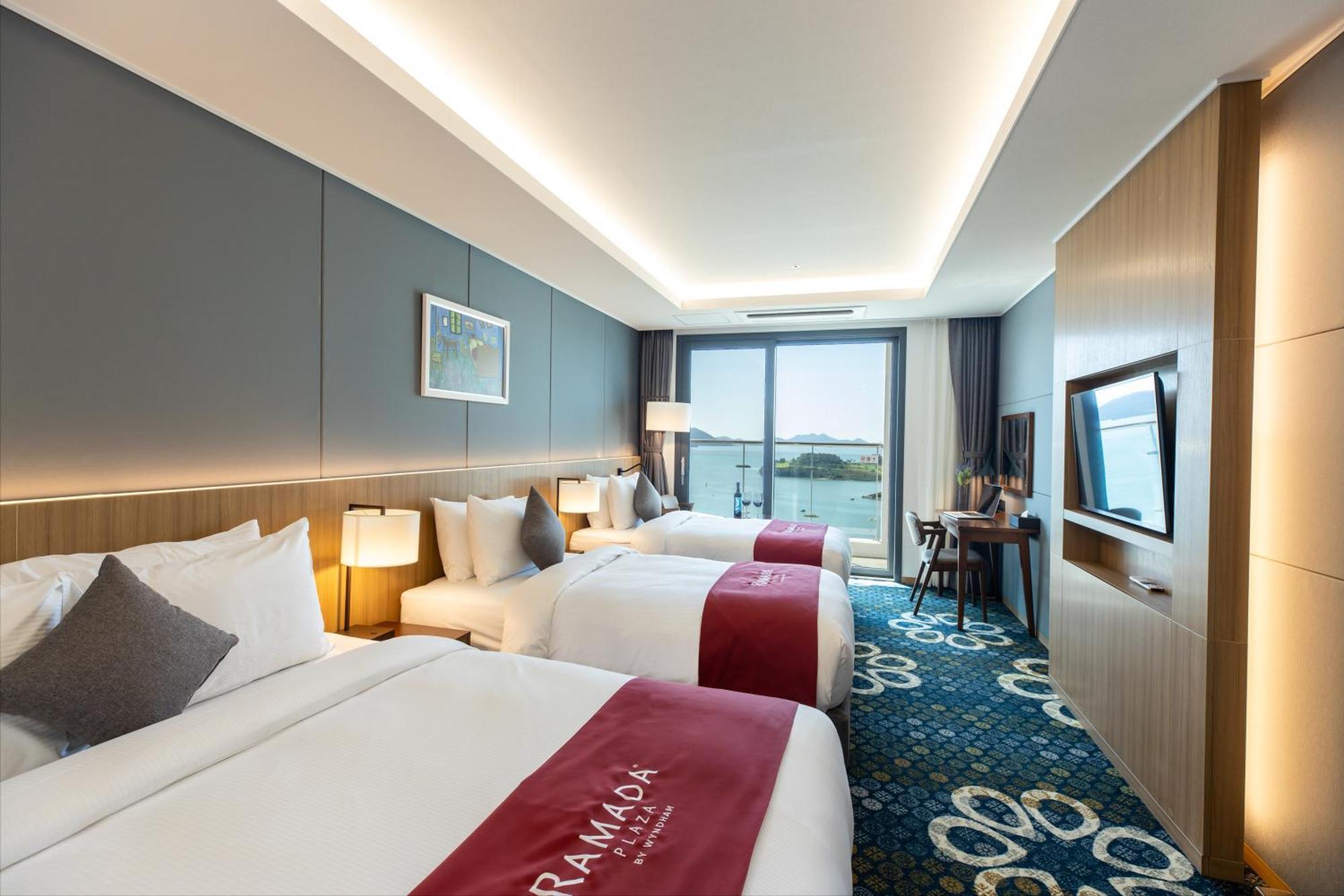 Ramada Plaza by Wyndham Dolsan Yeosu Hotel Bagian luar foto