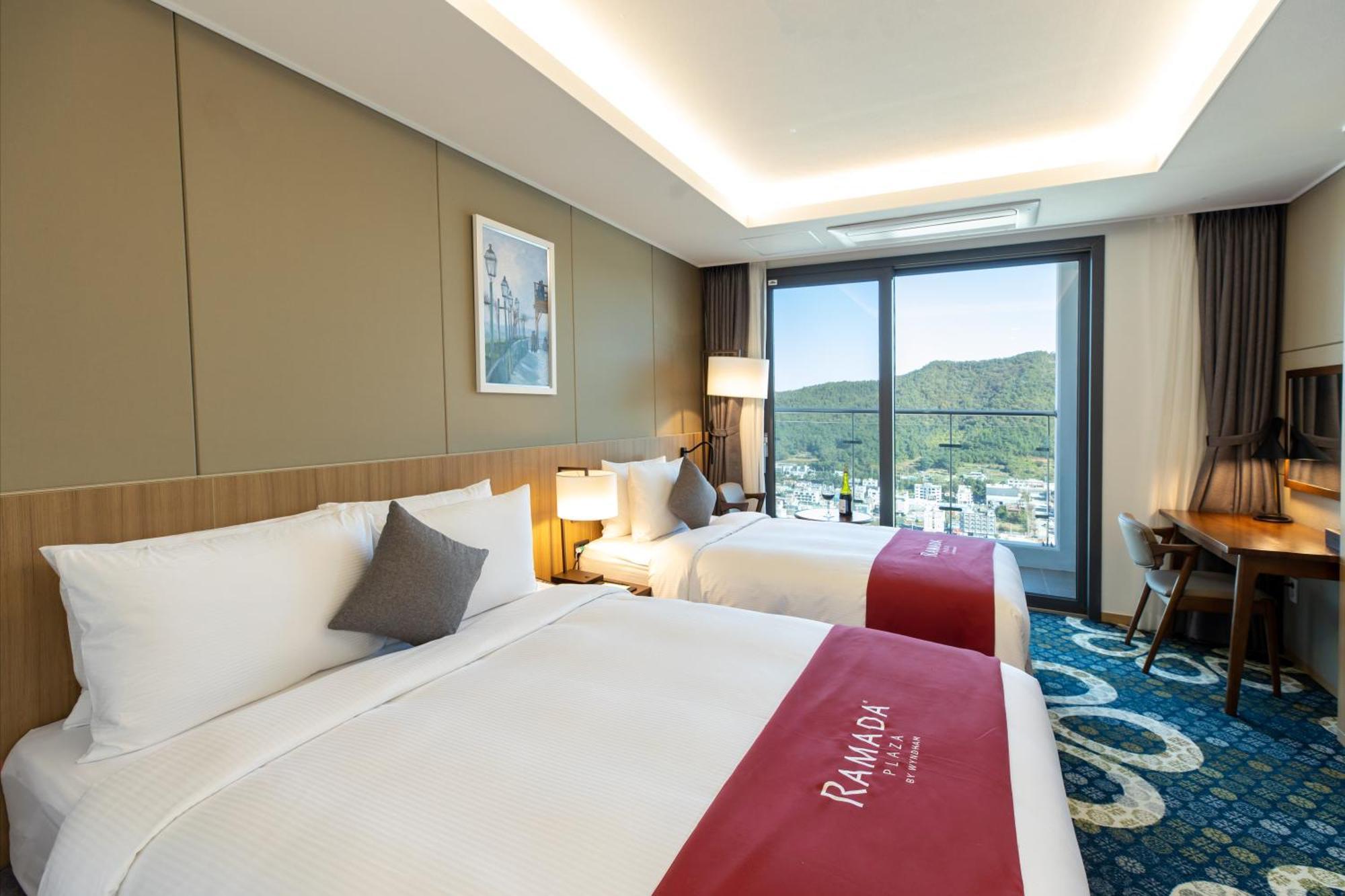 Ramada Plaza by Wyndham Dolsan Yeosu Hotel Bagian luar foto