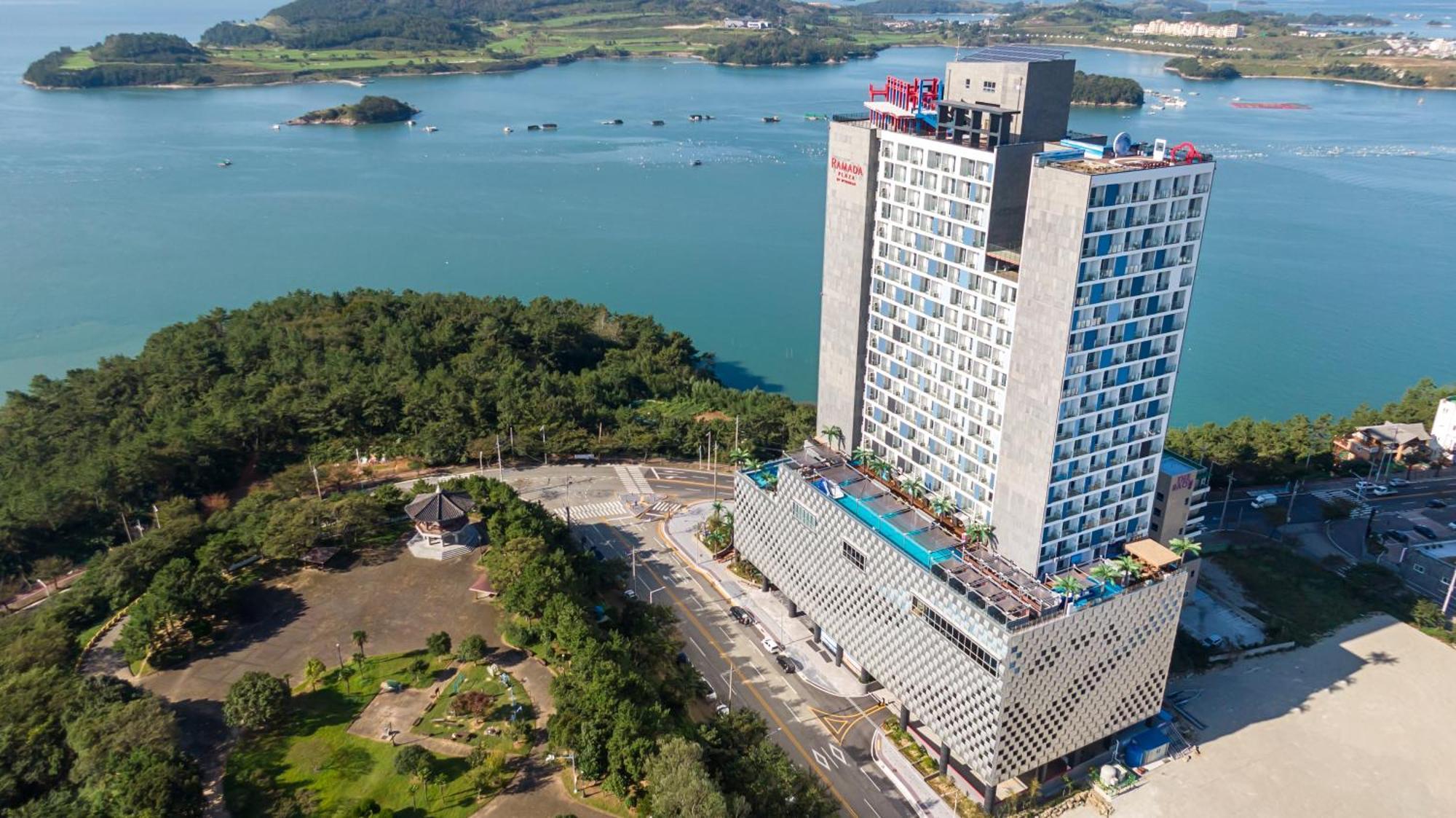 Ramada Plaza by Wyndham Dolsan Yeosu Hotel Bagian luar foto