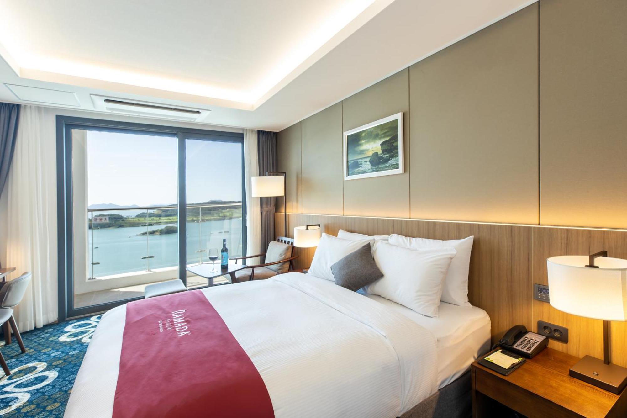 Ramada Plaza by Wyndham Dolsan Yeosu Hotel Bagian luar foto